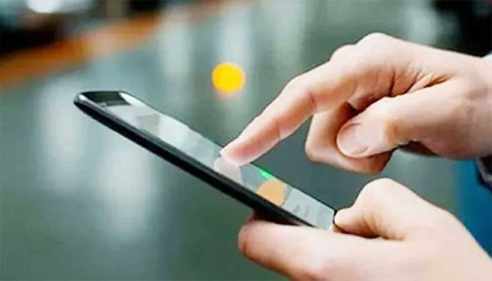 ১০০ টাকার মোবাইল রিচার্জে ৩৮ টাকা কর, যা বললেন প্রধানমন্ত্রীর উপদেষ্টা