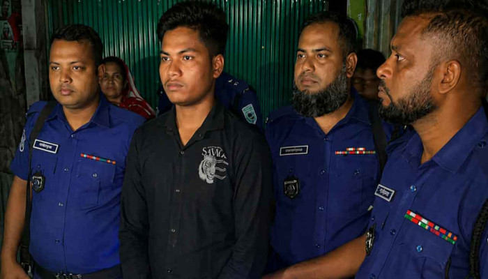 ফেসবুকে পানিসম্পদ প্রতিমন্ত্রীকে নিয়ে আপত্তিকর পোস্ট, কলেজছাত্র গ্রেপ্তার