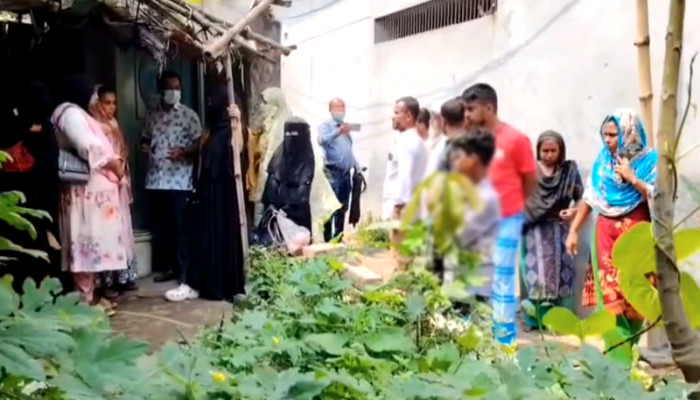 টঙ্গীতে ঘর থেকে ছেলের, রেললাইন থেকে বাবার মরদেহ উদ্ধার