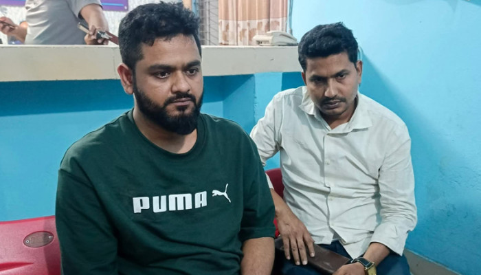 চাঁপাইনবাবগঞ্জে সন্ত্রাসীদের হামলায় দুই সাংবাদিক আহত