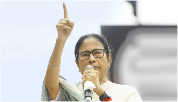 কারচুপির অভিযোগ তুলে পদত্যাগ না করার ঘোষণা মমতার