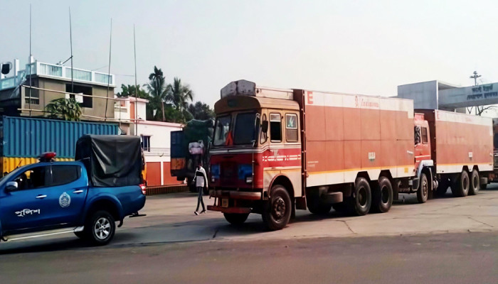 ভারত থেকে তিন ট্রাক বিস্ফোরক আমদানি করলো বাংলাদেশ
