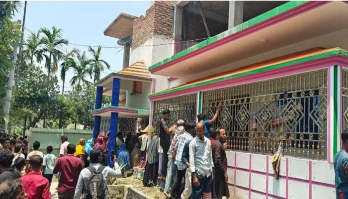 গাজীপুরে একই পরিবারের ৫ জনকে গলা কেটে হত্যা