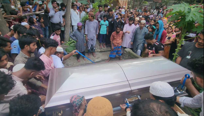দাদা-দাদির কবরের পাশে চিরনিদ্রায় শায়িত যুক্তরাষ্ট্রে নিহত বৃষ্টি
