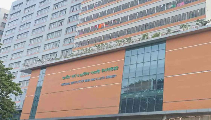 গ্যাসের লিকেজে বিস্ফোরণ, বাবা ও ৩ ভাইবোনের পর মারা গেলেন মা