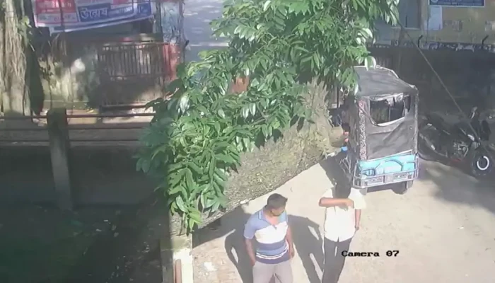 ঋণের ৫০ হাজার টাকা তুলে বাড়ি ফেরার পথে ছিনিয়ে নিল দুর্বৃত্তরা