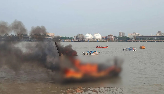 কর্ণফুলী নদীতে ফিশিং ট্রলারে বিস্ফোরণে দগ্ধ ৬