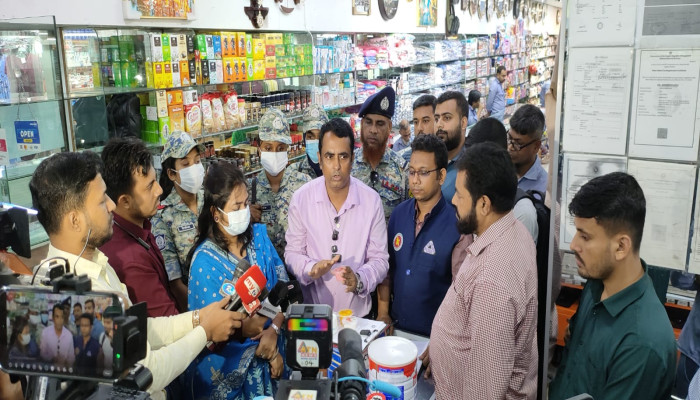 আলমাস সুপার শপকে গুঁড়াদুধসহ নিম্নমানের শিশু খাদ্য  বিক্রির অভিযোগে জরিমানা
