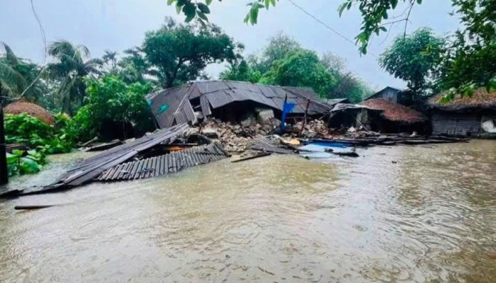 বন্যার পানিতে ভেসে প্রাণ গেল তিন শিশুর