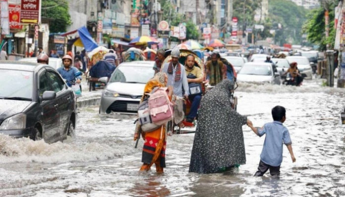 জলাবদ্ধতা কিছুটা কমলেও দুর্ভোগ কাটেনি রাজধানীবাসীর