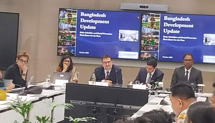 ফ্যামিলি কার্ডে সাড়ে ২৮ লাখ মানুষ দারিদ্র্য থেকে মুক্ত হতে পারে: বিশ্বব্যাংক
