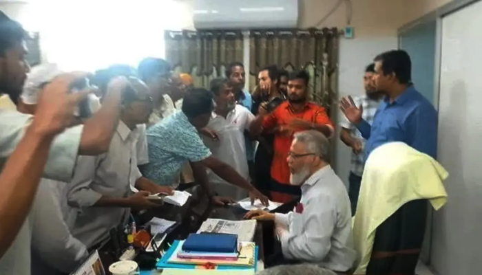 রামেবির ভিসিকে জোর করে পদত্যাগপত্রে সই করানোর অভিযোগ