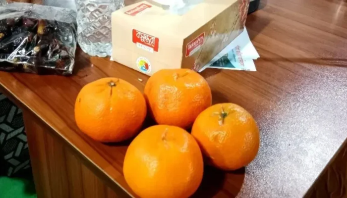 মসজিদে দান করা এক হালি কমলা ৫০ হাজার টাকায় বিক্রি