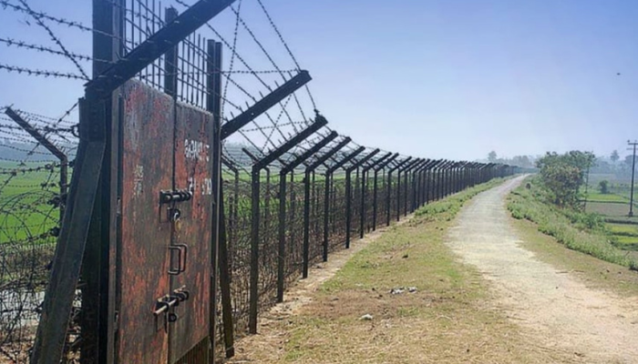 বিএসএফের গুলিতে বাংলাদেশী আহত, বিজিবির পাল্টা ফায়ার