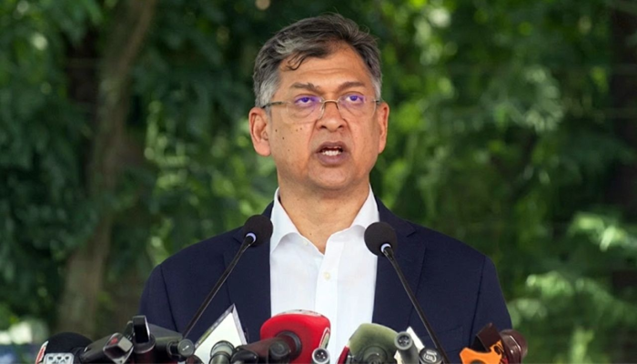 সততা ও পেশাদারি দিয়ে জনগণের আস্থা অর্জন করতে হবে: স্বরাষ্ট্রমন্ত্রী